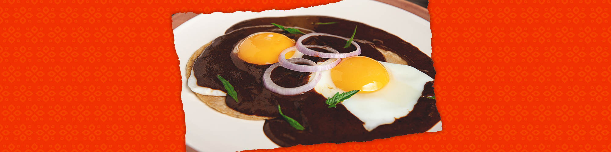 Salsas eggs with mole