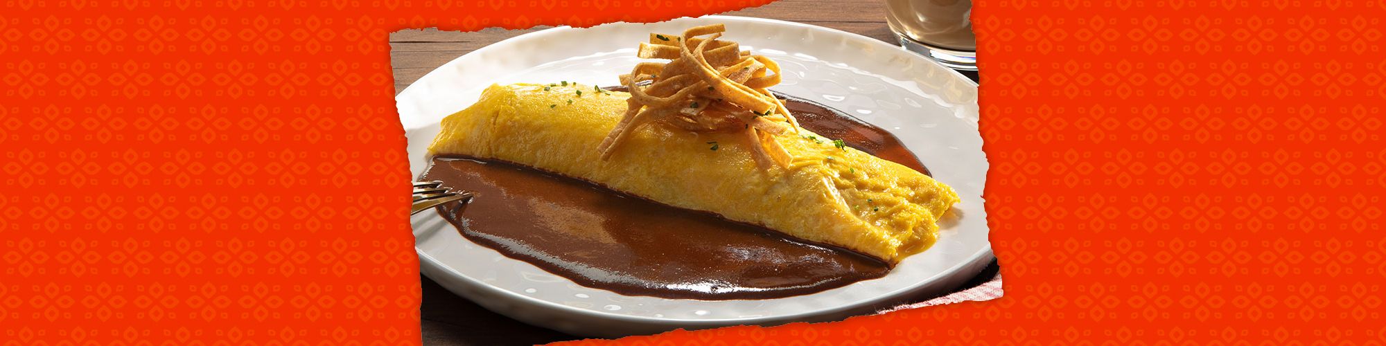 Salsas omelette with mole